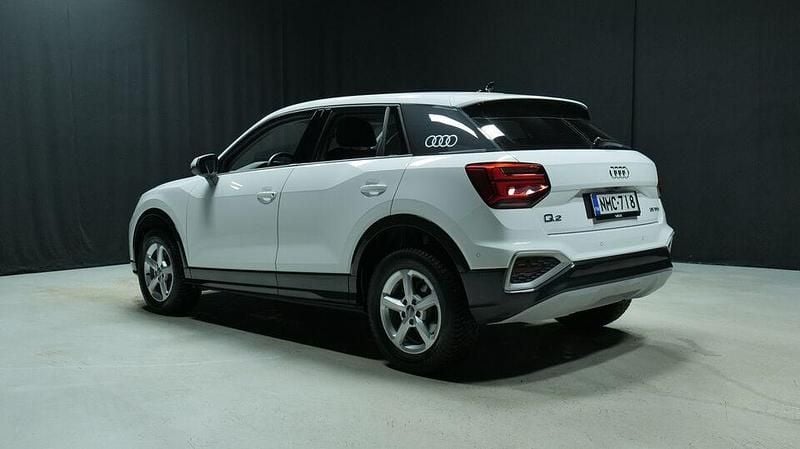 Käytetty Audi Q2 Advanced Plus 150 HP (110 kW) 2021 Valkoinen Katumaasturi