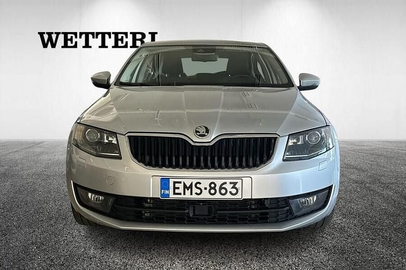 Käytetty Skoda Octavia Elegance 150 HP (110 kW) 2014 Hopea Viistoperä