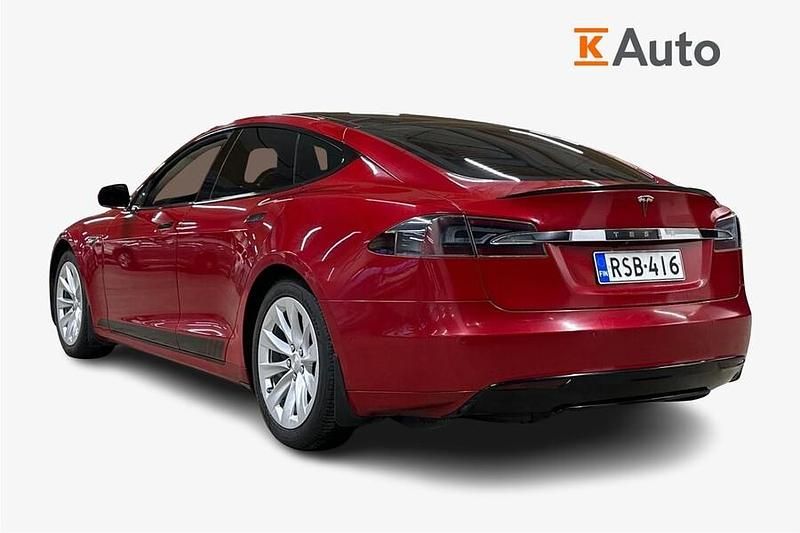 Käytetty Tesla Model S 241 kW (328 HP) 2015 Punainen Viistoperä