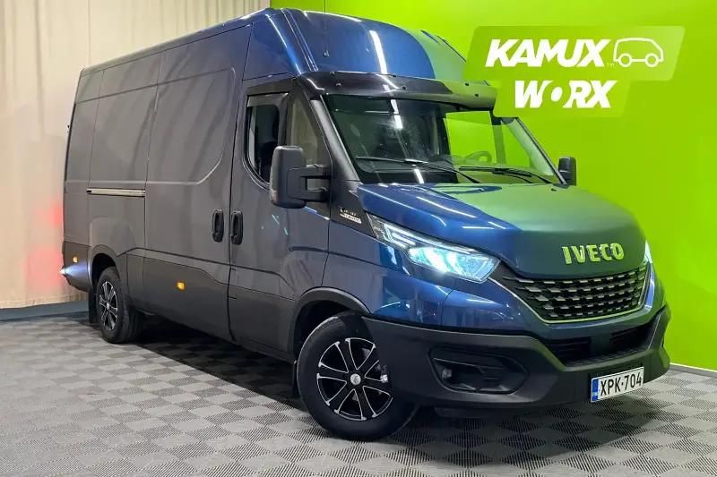 Blu metalliz amalfi Käytetty 2021 Iveco Daily Van | 25 900 € - Kuva 1/4