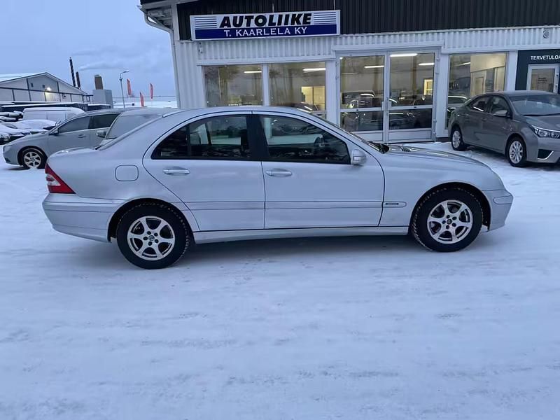 Käytetty Mercedes C180 2005