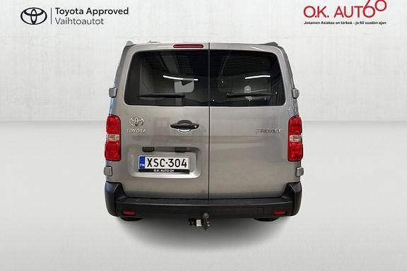 Käytetty Toyota Proace Edition 104 kW (142 HP) 2023 Silver metalli kca / Tila-auto