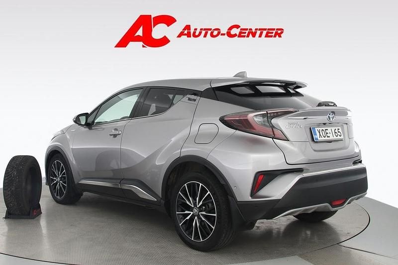Käytetty Toyota C-HR Premium 122 HP (89 kW) 2017 Hopea Katumaasturi