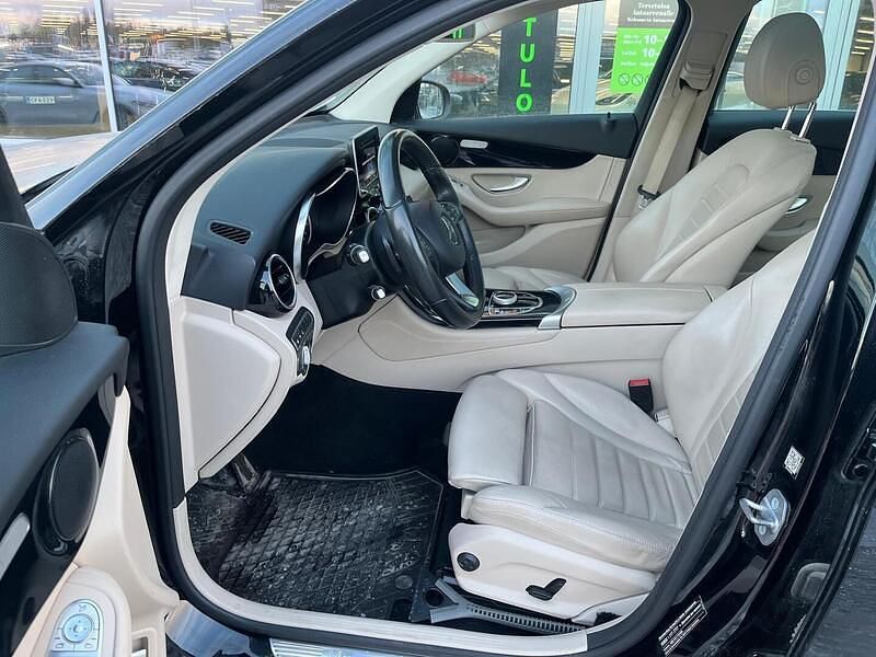 Käytetty Mercedes GLC250 Business 204 HP (150 kW) 2018 Katumaasturi