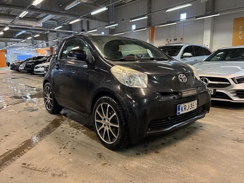Käytetty Toyota iQ 68 HP (50 kW) 2012 Viistoperä