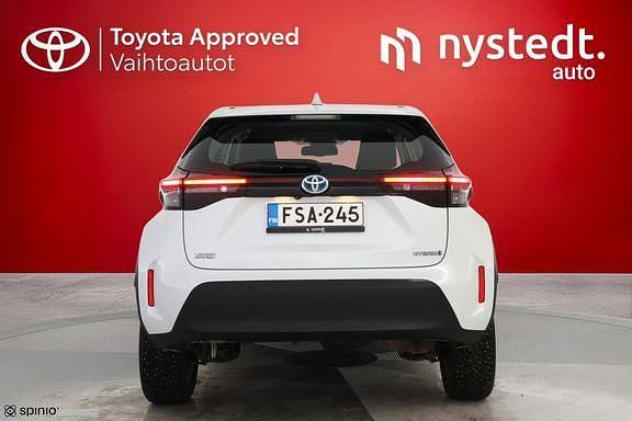 Käytetty Toyota Yaris Cross Active 116 HP (85 kW) 2024 Valkoinen Katumaasturi