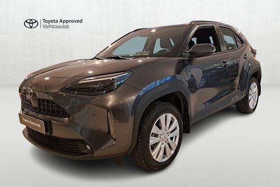 Käytetty Toyota Yaris Cross Plus 116 HP (85 kW) 2025 Harmaa Katumaasturi