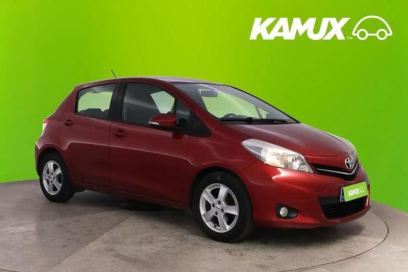 Punainen Käytetty 2012 Toyota Yaris Comfort Sedan | 8 540 € (Hyvä tarjous) - Kuva 1/4