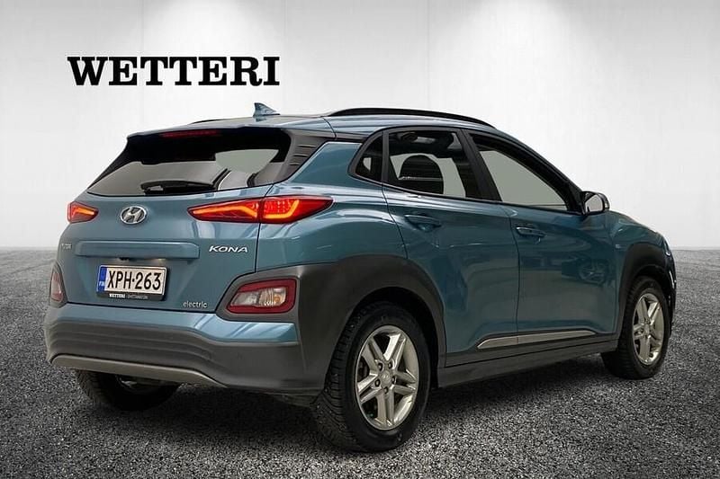 Käytetty Hyundai Kona Comfort 100 kW (136 HP) 2020 Sininen Katumaasturi