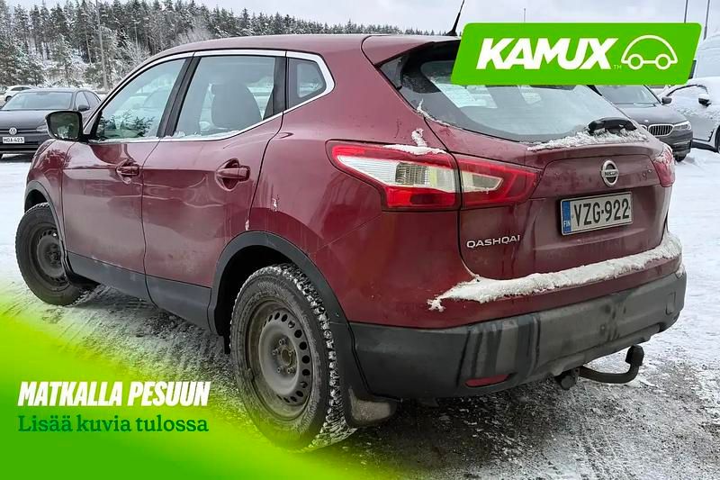 Käytetty Nissan Qashqai Visia 116 HP (85 kW) 2017 Punainen Katumaasturi