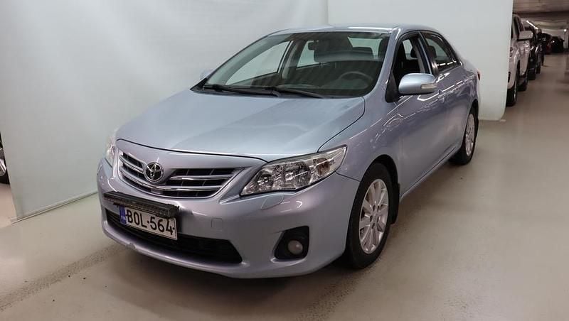 Sininen Käytetty 2010 Toyota Corolla Sol Sedan | 7 900 € (Hyvä tarjous) - Kuva 1/4