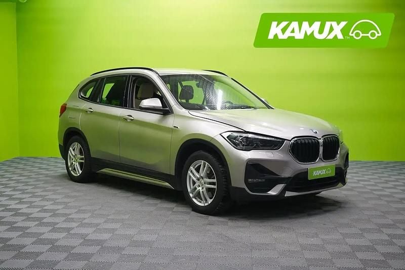 Käytetty BMW X1 Sport Line 220 HP (161 kW) 2022 Hopea / harmaa Katumaasturi