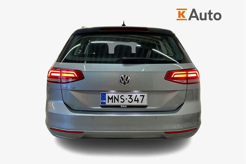 Käytetty VW Passat Comfortline 125 HP (91 kW) 2018 Sininen Farmari