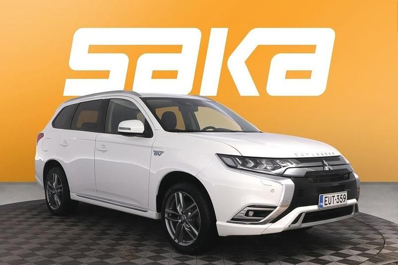 Käytetty Mitsubishi Outlander P-HEV Instyle 135 HP (99 kW) 2019 Katumaasturi