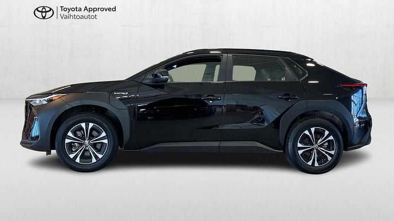 Käytetty Toyota bZ4X Active 160 kW (218 HP) 2023 Musta Katumaasturi