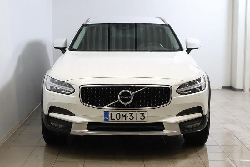 Käytetty Volvo V90 CC Business Edition 190 HP (139 kW) 2018 Valkoinen Farmari