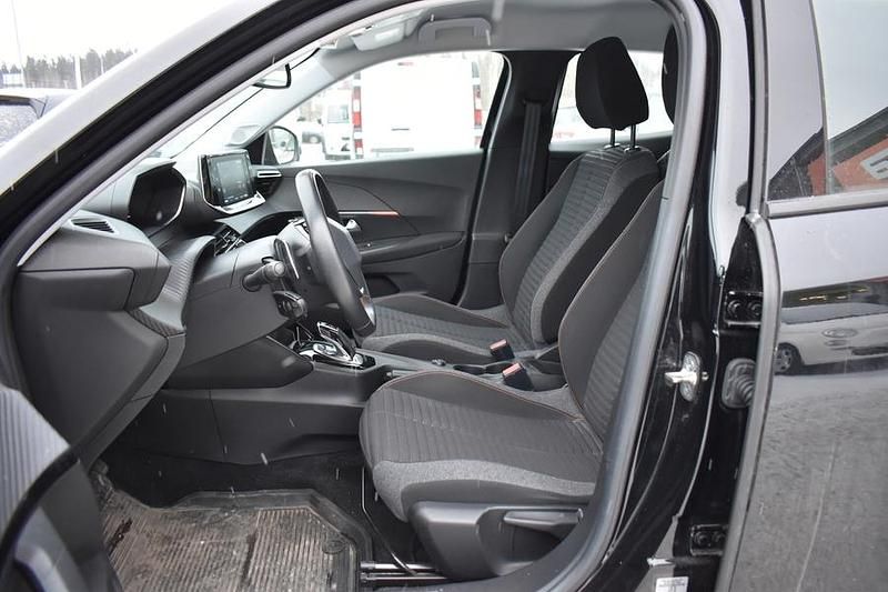 Käytetty Peugeot 2008 Active 131 HP (96 kW) 2021 Katumaasturi