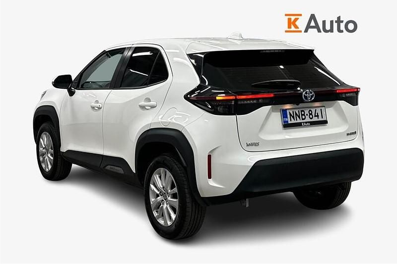 Käytetty Toyota Yaris Cross Business Edition 116 HP (85 kW) 2023 Valkoinen Katumaasturi