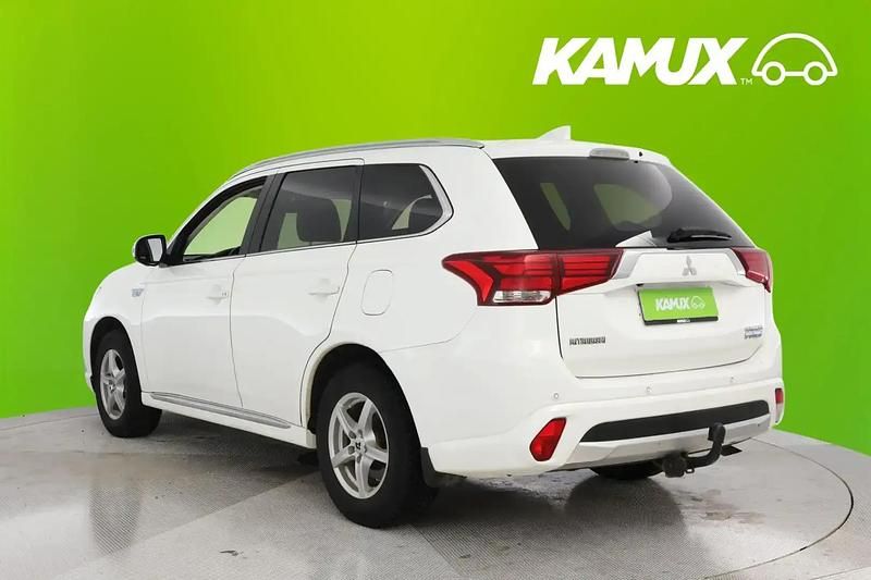 Käytetty Mitsubishi Outlander P-HEV Instyle 121 HP (88 kW) 2015 Valkoinen Farmari