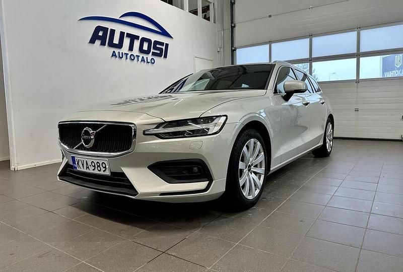 Käytetty Volvo V60 Momentum 150 HP (110 kW) 2019 Valkoinen Farmari