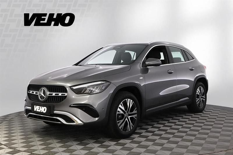 Harmaa Käytetty 2025 Mercedes GLA250 Edition Katumaasturi | 48 800 € (Perustarjous) - Kuva 1/4