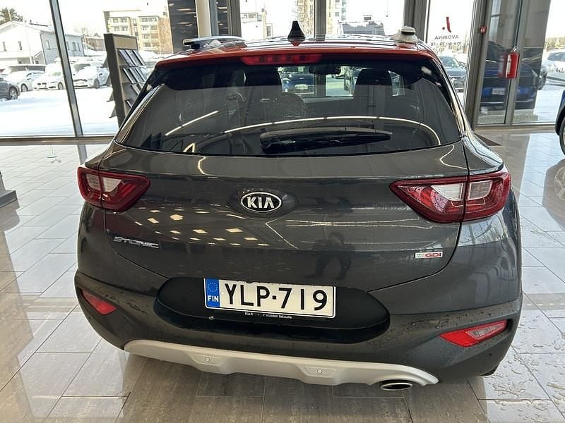 Käytetty Kia Stonic 120 HP (88 kW) 2020 Harmaa Katumaasturi