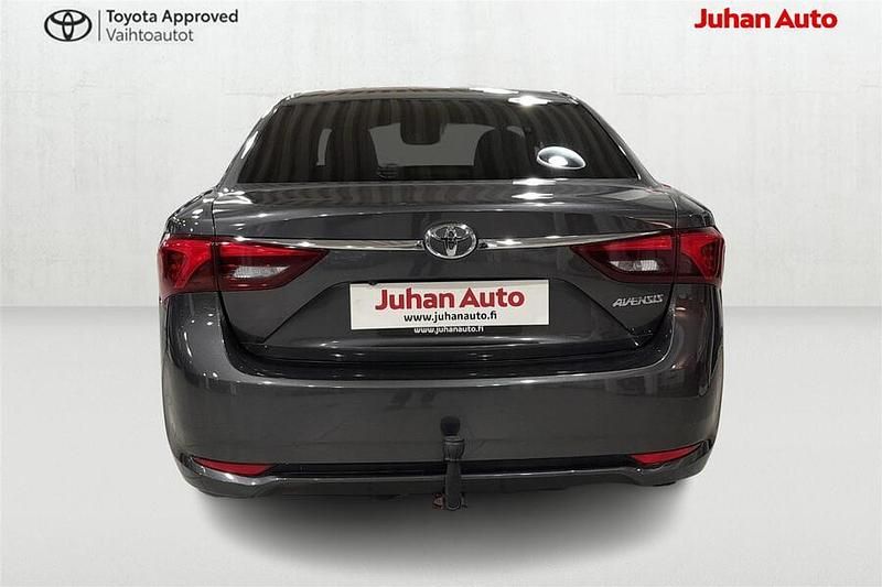 Käytetty Toyota Avensis Active 143 HP (105 kW) 2017 Harmaa Sedan