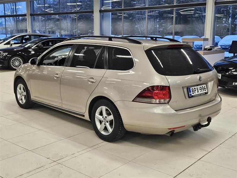 Käytetty VW Golf VII Comfortline 105 HP (77 kW) 2012 Hopea Farmari