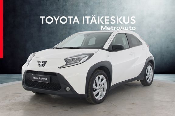 Valkoinen Käytetty 2022 Toyota Aygo Multidrive S Viistoperä | 13 990 € - Kuva 1/4