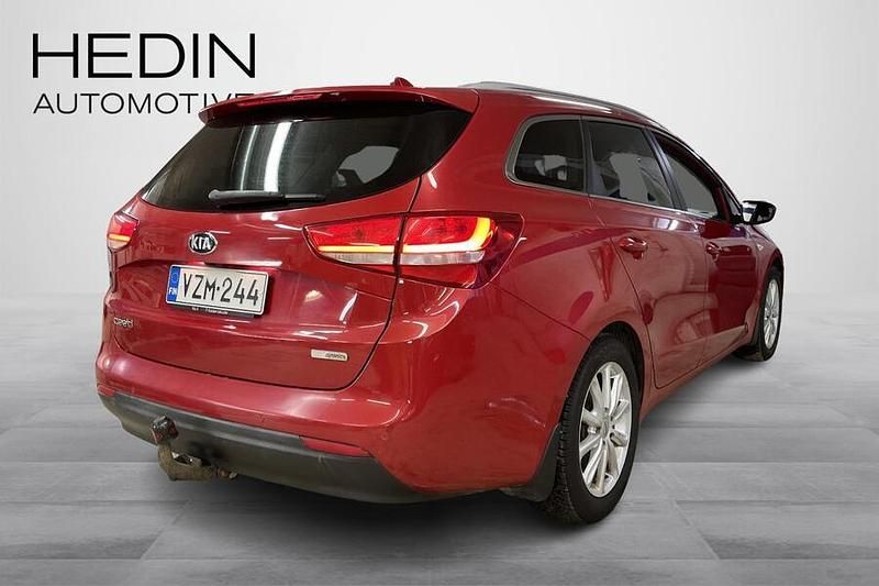 Käytetty Kia Ceed Sportswagon Edition 7 120 HP (88 kW) 2018 Punainen Farmari