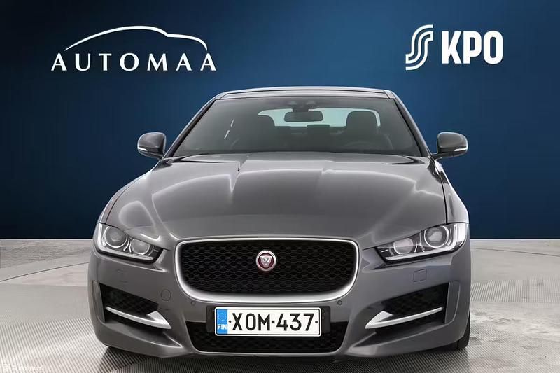 Käytetty Jaguar XE R-Sport 163 HP (119 kW) 2016 Musta Sedan