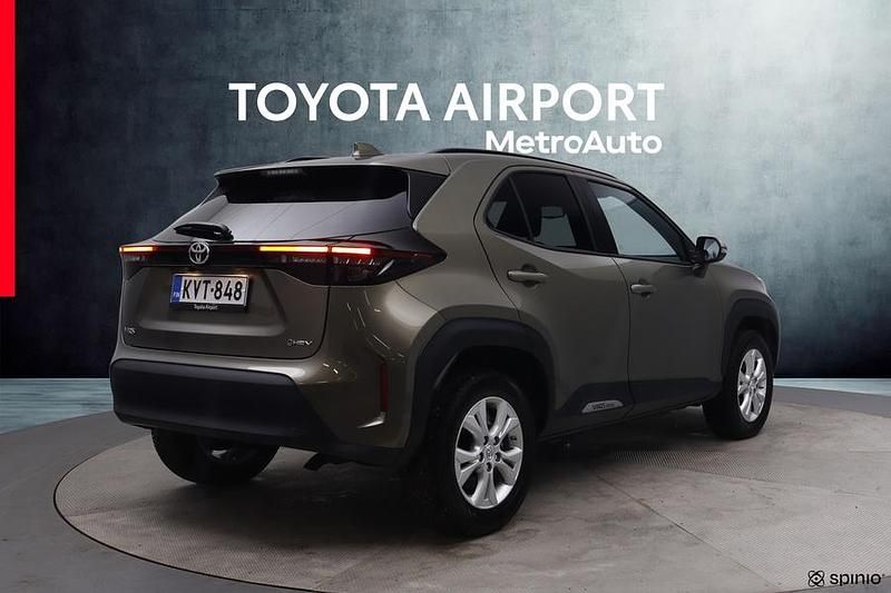 Käytetty Toyota Yaris Cross Edition 116 HP (85 kW) 2024 Ruskea (beige) Katumaasturi