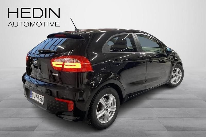 Käytetty Kia Rio EX 83 HP (61 kW) 2015 Musta Viistoperä