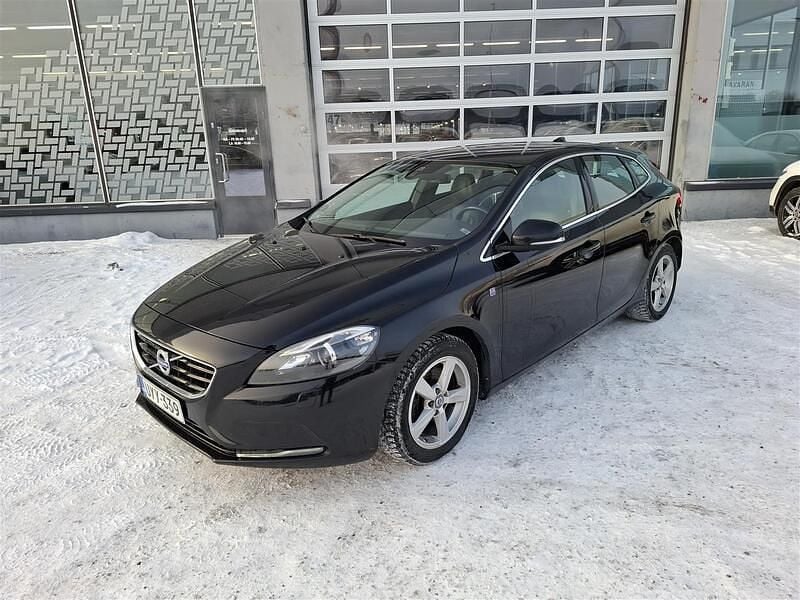 Käytetty Volvo V40 Business Edition 114 HP (83 kW) 2014 Musta Viistoperä