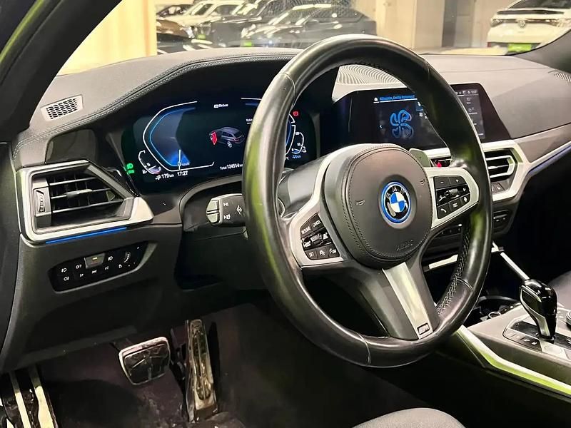 Käytetty BMW 330e M Sport 292 HP (214 kW) 2021 Musta Farmari