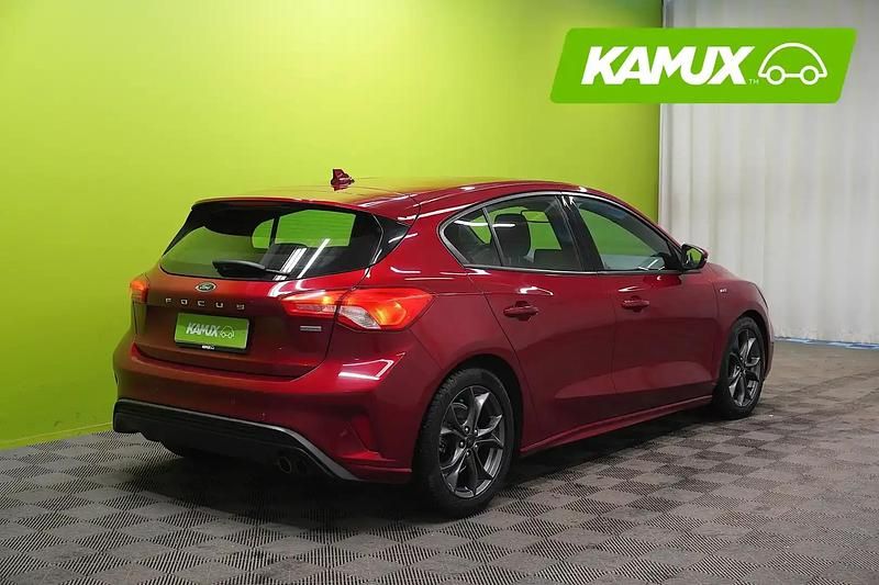 Käytetty Ford Focus ST-Line 120 HP (88 kW) 2019 Punainen Sedan