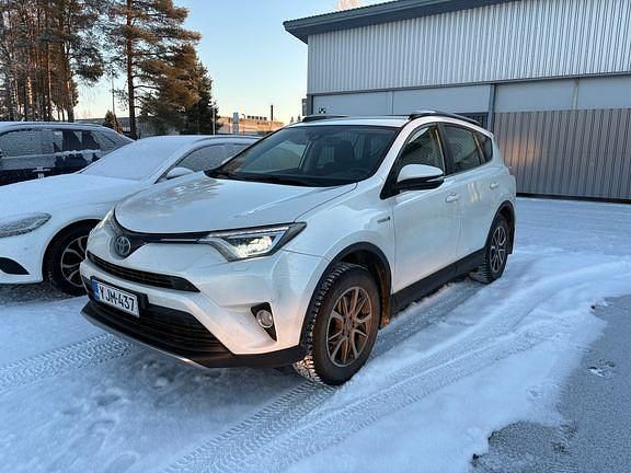 Valkoinen Käytetty 2017 Toyota RAV4 Edition Katumaasturi | 26 900 € (Perustarjous) - Kuva 1/4
