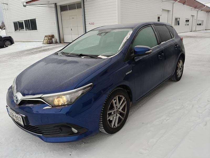 Käytetty Toyota Auris Hybrid Active 99 HP (72 kW) 2016 Sininen Viistoperä