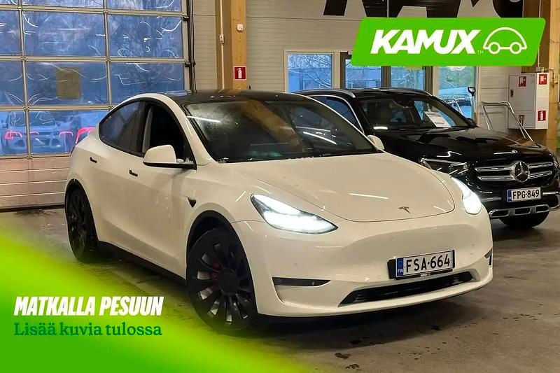Valkoinen Käytetty 2022 Tesla Model Y Performance Katumaasturi | 34 680 € (Perustarjous) - Kuva 1/4