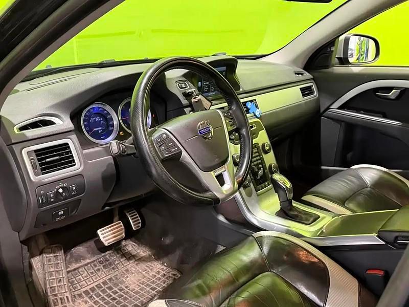 Käytetty Volvo V70 R-Design 136 HP (100 kW) 2012 Musta Farmari