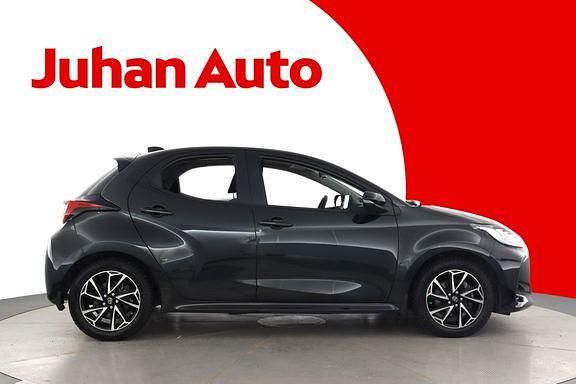 Käytetty Toyota Yaris Style 114 HP (83 kW) 2023 Musta Viistoperä