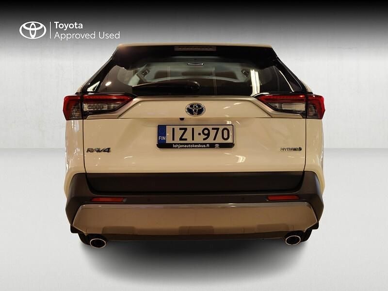 Käytetty Toyota RAV4 Hybrid Active 178 HP (130 kW) 2021 Valkoinen Katumaasturi