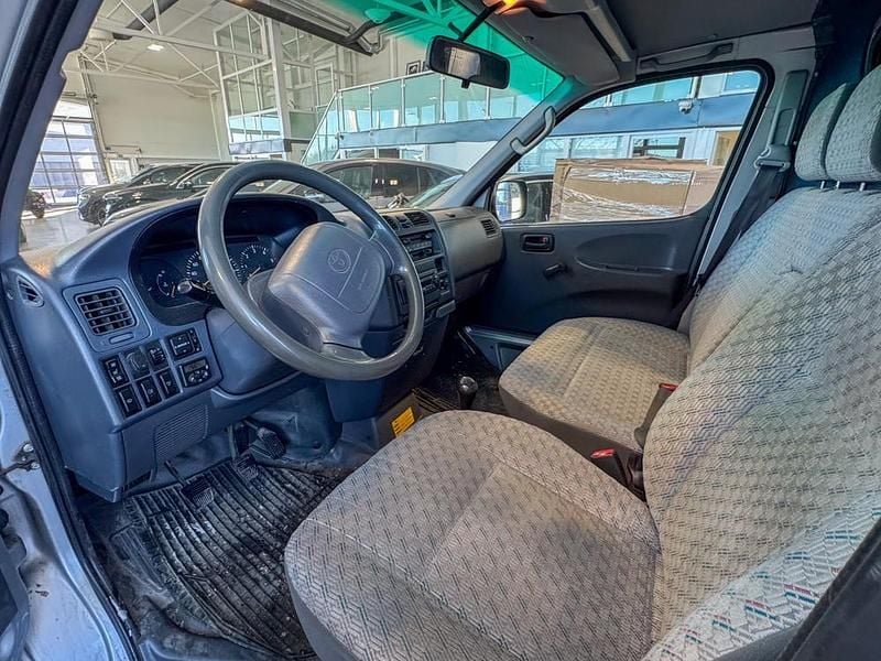 Käytetty Toyota HiAce 102 HP (75 kW) 2006 Hopea Van