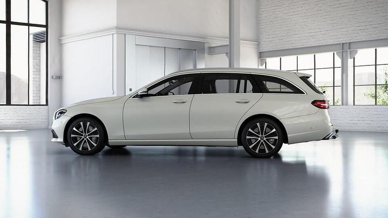 Käytetty Mercedes E300 Avantgarde 194 HP (142 kW) 2022 Valkoinen Farmari