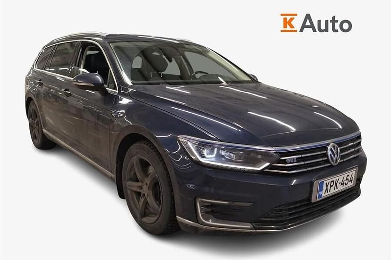 Sininen Käytetty 2017 VW Passat GTE Farmari | 12 790 € (Perustarjous) - Kuva 1/3