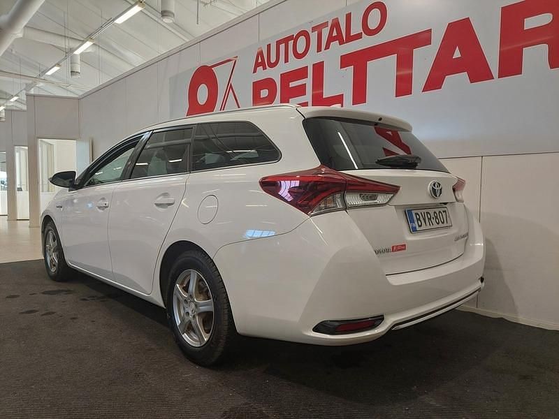 Käytetty Toyota Auris Touring Sports Active 99 HP (72 kW) 2016 Valkoinen Farmari