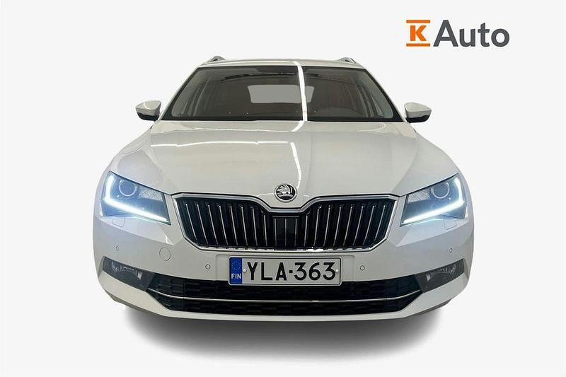 Käytetty Skoda Superb 150 HP (110 kW) 2019 Valkoinen Farmari