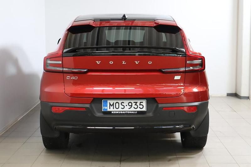 Käytetty Volvo C40 Ultimate 300 kW (408 HP) 2023 Punainen Katumaasturi