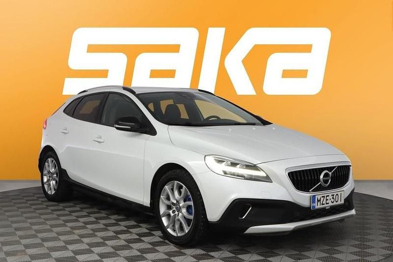 Käytetty Volvo V40 Momentum 190 HP (139 kW) 2017 Viistoperä
