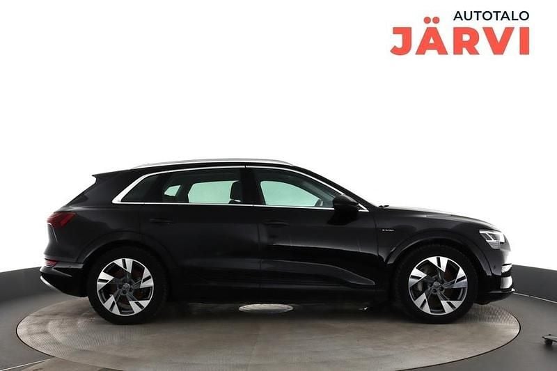 Käytetty Audi e-tron 230 kW (313 HP) 2020 Musta Katumaasturi